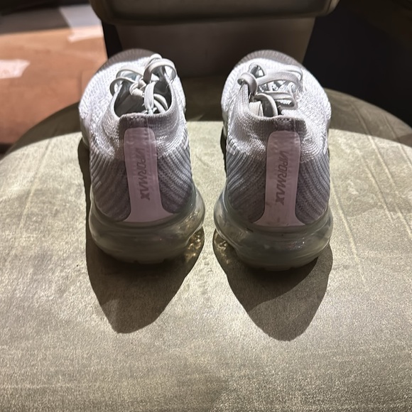 Women’s Nike Vapor Air Max size 8 light gray. - Picture 4 of 5